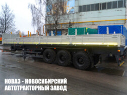 Бортовой полуприцеп МАЗ 975800‑2054 грузоподъёмностью 43,6 тонны с кузовом 13520х2480х660 мм