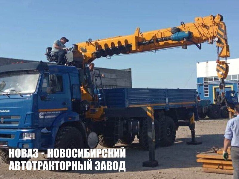 Бортовой грузовик КАМАЗ 43118 с манипулятором XCMG QQS200-6 до 8 тонн с буром