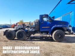 Седельный тягач Урал NEXT 44202‑5311‑74 с нагрузкой на ССУ до 12 тонн модели 8243