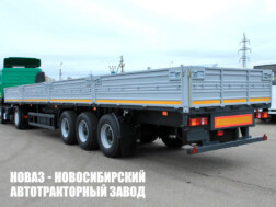 Бортовой полуприцеп МАЗ 975800‑2012 грузоподъёмностью 27,4 тонны с кузовом 13485х2460х700 мм