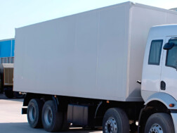 Изотермический фургон ISUZU GIGA VC66 QL2310U4TDHY грузоподъёмностью 18,6 тонны с кузовом 8360х2600х2630 мм